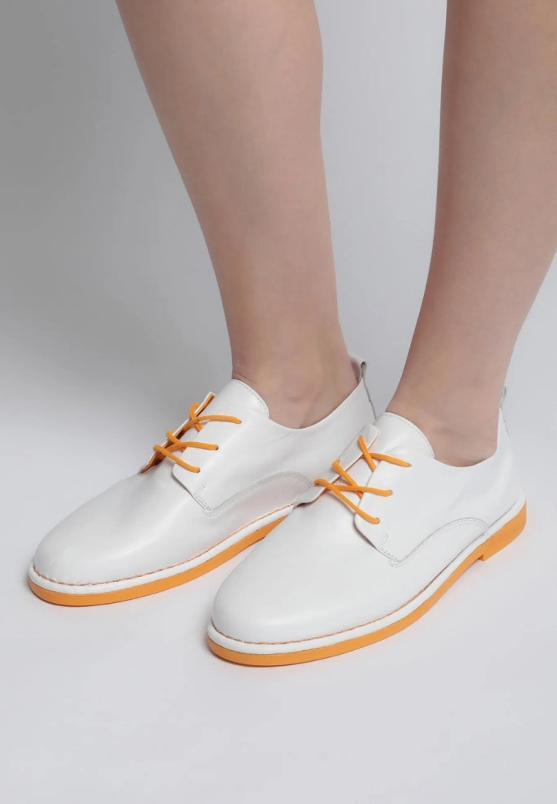 Vibrant Leather Oxford Shoes - White